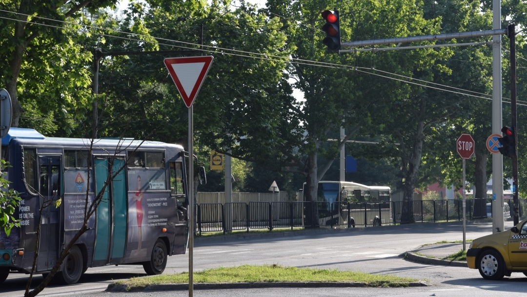 Проект за иновативна светофарна система ще облекчи трафика по бул. „Липник“