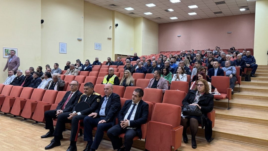 Русе почете професионалния празник на полицейските служители с тържествена церемония