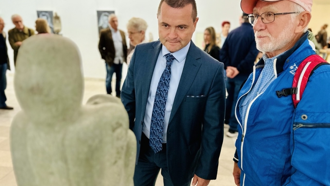 Пенчо Милков: Творбите на Зюхтю Калит са мост между болката и надеждата