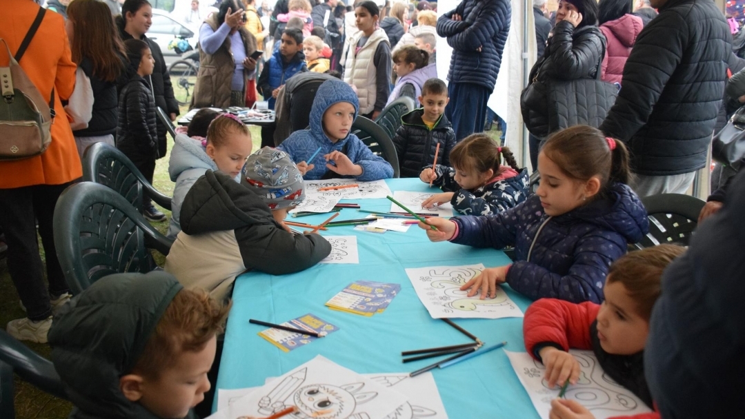 Кварталите „Дружба“ и „Чародейка“ в Русе празнуваха заедно с музика, танци и кулинарни битки