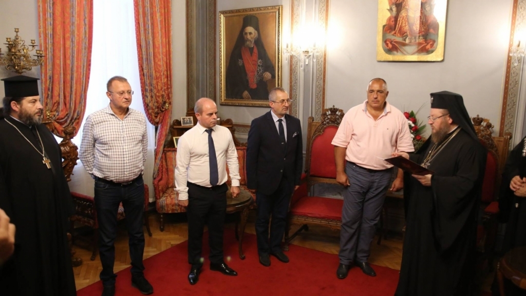 Министър-председателят Бойко Борисов посети обновената църква в Басарбовския скален манастир