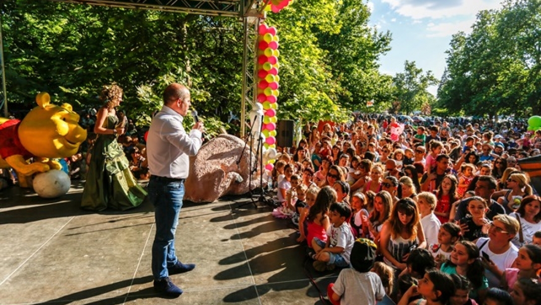 Хиляди деца и родители празнуваха заедно Деня на детето в Парка на младежта 