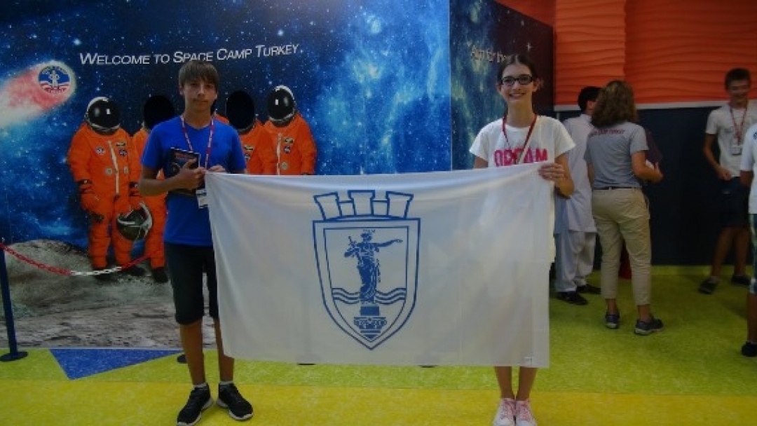 Момиче от Русе участва в приземяване на совалка в Турция