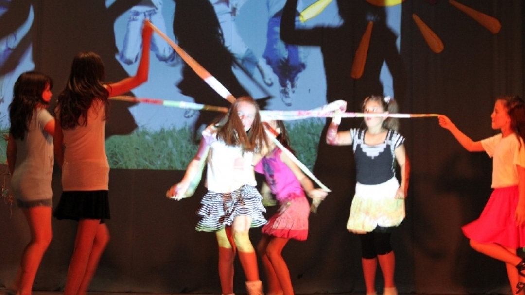 Млади актьори представят Русе в Международния фестивал „Утринна звезда“