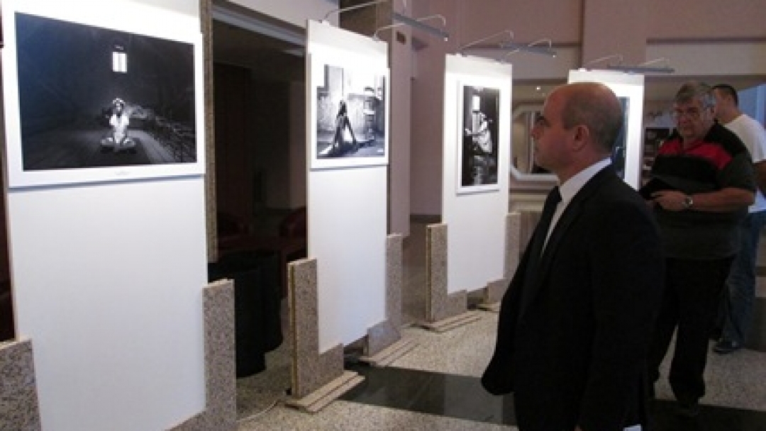 Кметът Пламен Стоилов откри фотоизложба на един от посланиците на Русе – Симеон Лютаков