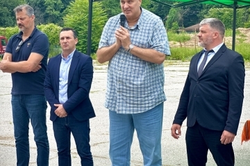 С първа копка започна изграждането на физкултурен салон в Спортното училище