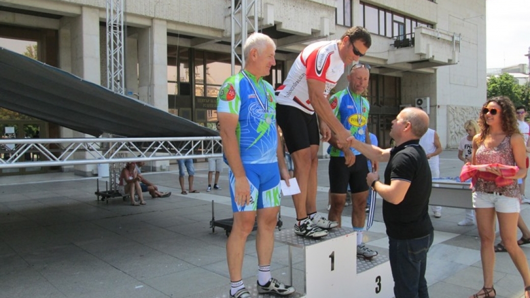 Кметът Пламен Стоилов награди победители в колоездачно състезание