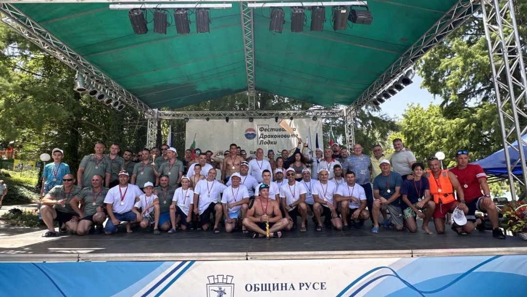 The first Dragon Boat Festival for Ruse ended with the awarding of the winners