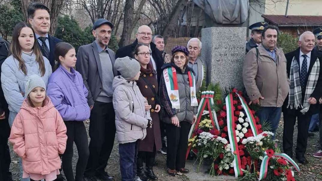 Заместник-кметът Енчо Енчев почете паметта на Васил Левски в Букурещ