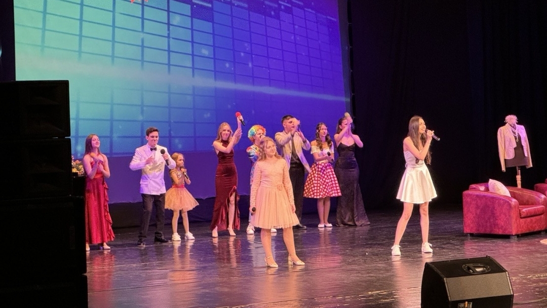 Детска вокална група „Слънце“ изпрати своите абитуриенти с концерт в Доходното здание