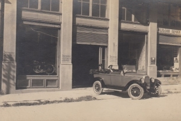 Близо 40 автомобила от България и Румъния на първи Ретро парад Русе 2015 г.