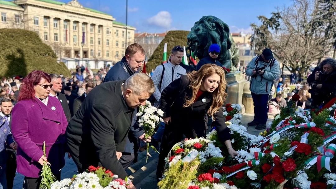 Русе отбеляза 3 март с тържествена церемония и шествие с 900-метров трибагреник