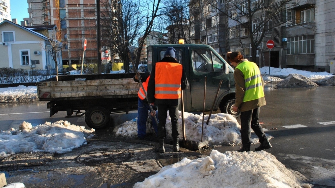 Шахтите в Русе се разчистват ударно за да поемат стопения сняг 