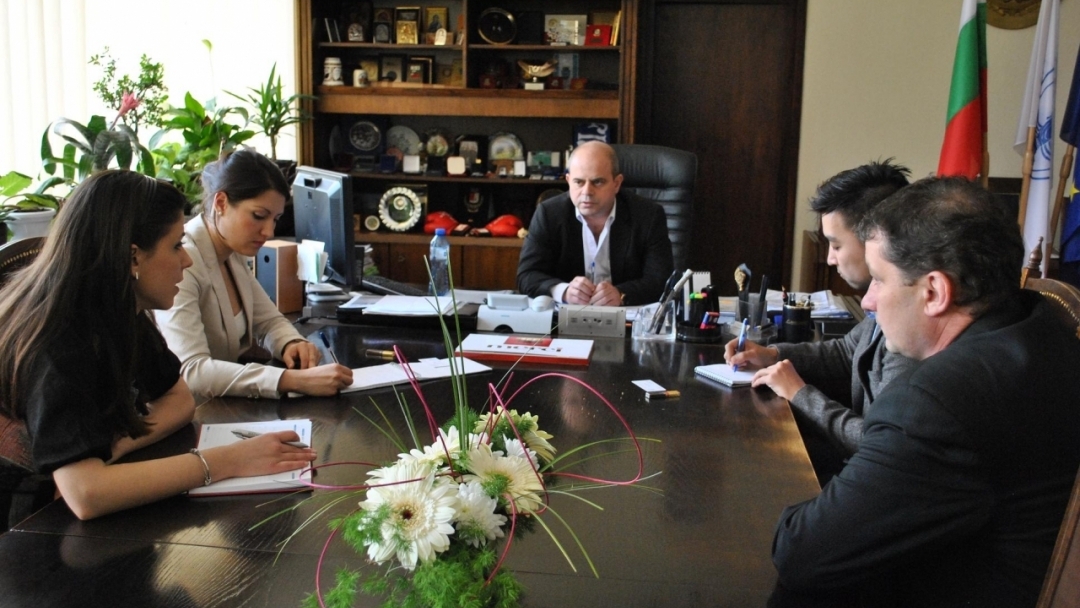 Кметът Пламен Стоилов се срещна с международни наблюдатели на предстоящите парламентарни избори 