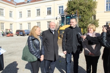 Състоя се първа копка на обект ПМГ „Баба Тонка“ по проект „Ремонт на пет общински учебни заведения в град Русе, включително прилежащите им дворни пространства“