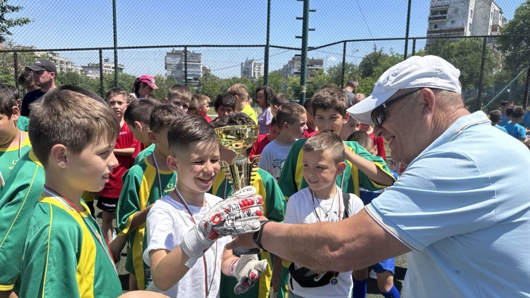 Nearly 130 children from I to IV grade competed in a football tournament for June 1