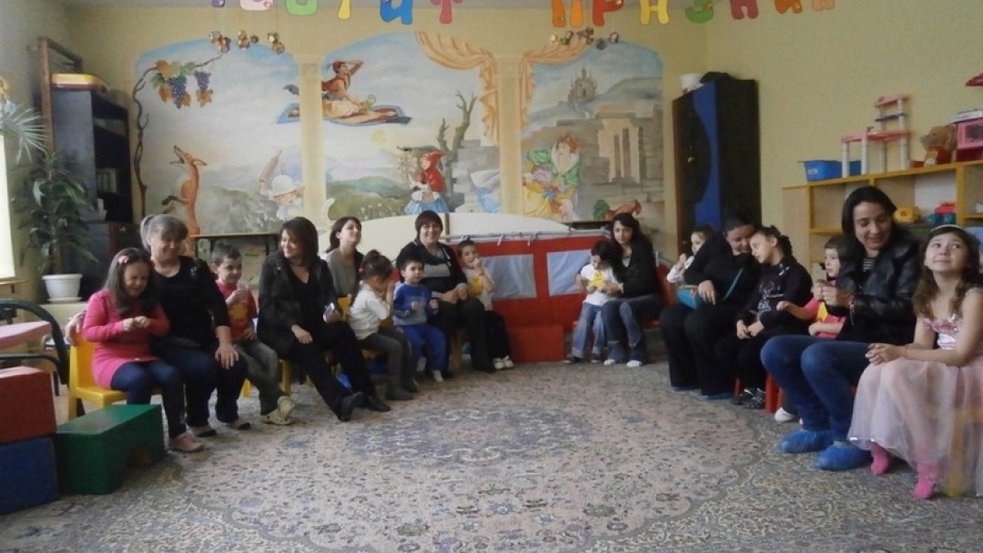 Деца със специални потребности посрещнаха пролетта