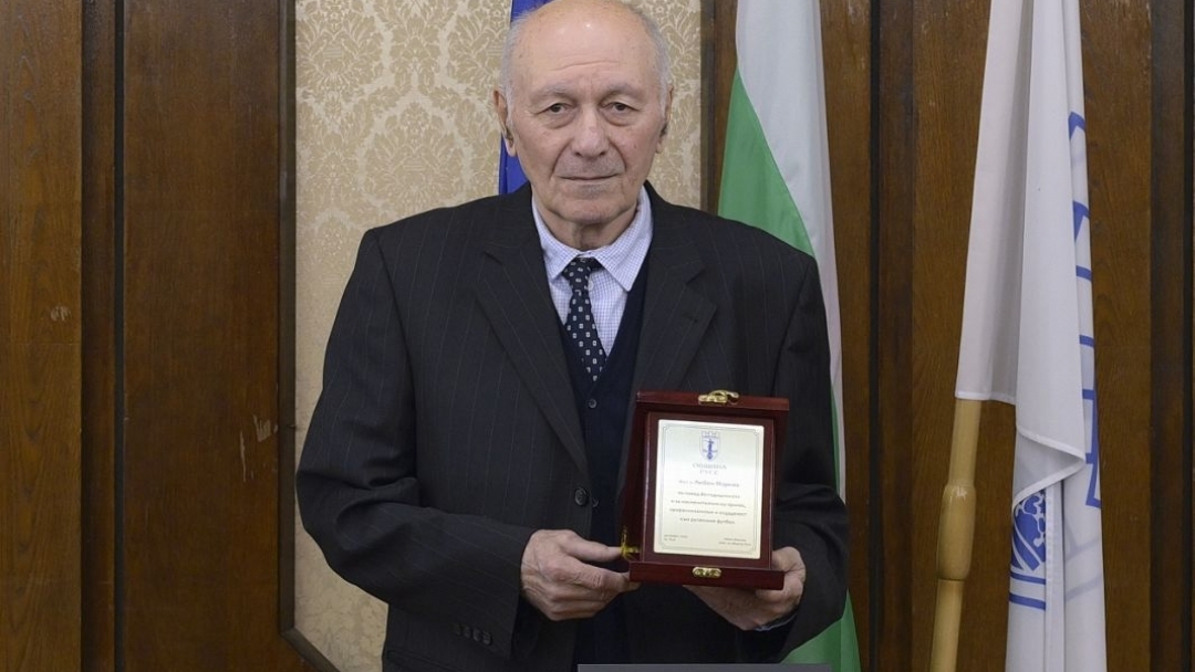 Легендарният вратар на "Дунав" Любен Марков бе отличен от Община Русе за своята 80-годишнина