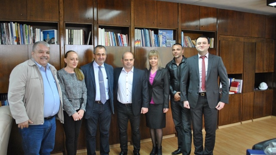 Кметът Пламен Стоилов поздрави рожденика Стефко Бурджиев 