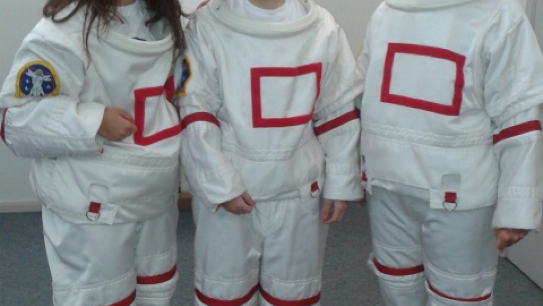 Ученици от СОУ за европейски езици „Св. Константин-Кирил Философ“ със специални дипломи от НАСА