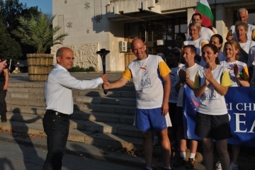 Кметът Пламен Стоилов прие в Русе факела на мира 