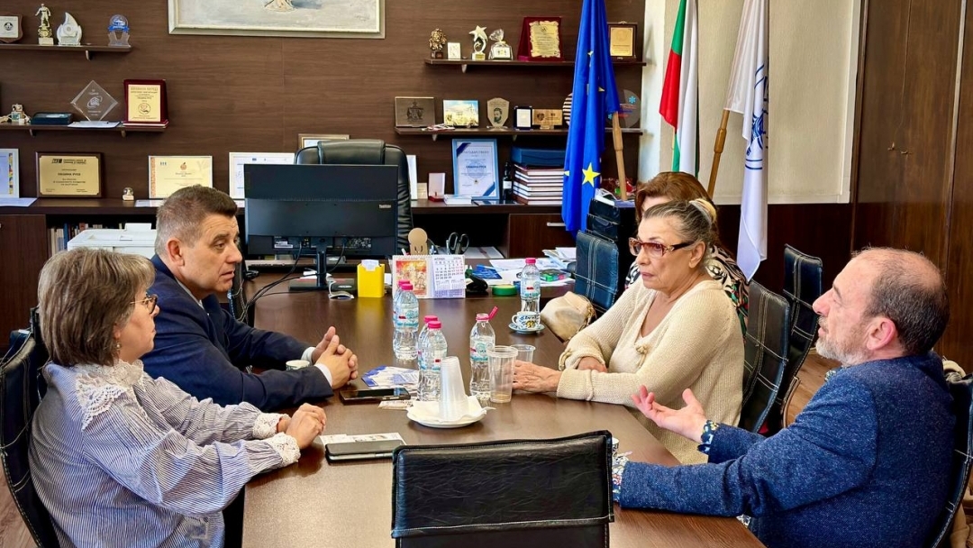 Заместник-кметът Недев се срещна с Димитър Маринов и Ели Скорчева преди русенската премиера на „Деца на света“