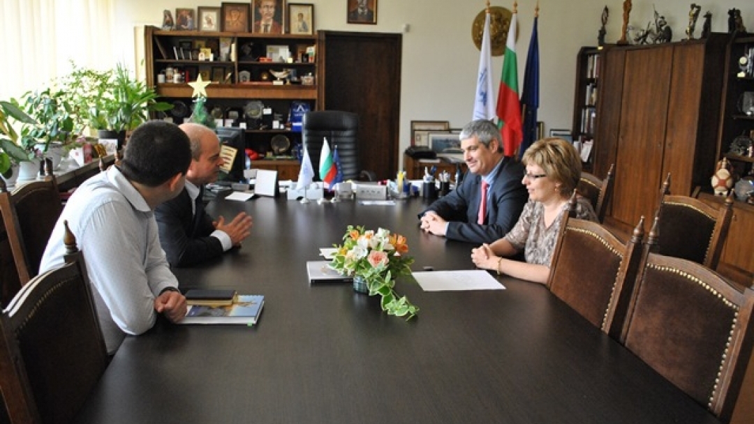 Кметът Пламен Стоилов връчи златна значка „Русе“ на президента на КНСБ – Пламен Димитров