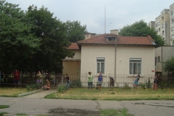 Американски доброволци посетиха защитените жилища в Русе