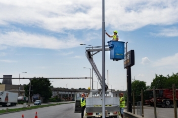 Започна ремонт на стълбовете за улично осветление по булевардите „България“ и „Тутракан“