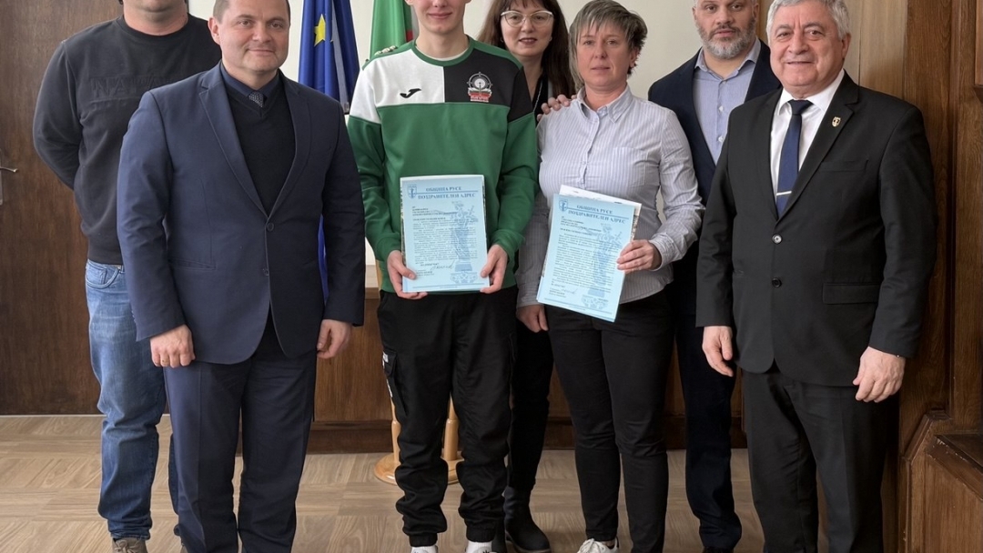 Pencho Milkov honored the European air pistol shooting champion Damyan Iliev