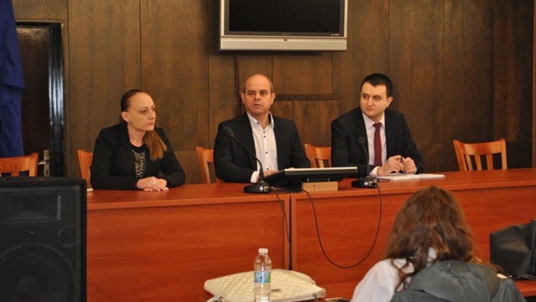 Кметът Пламен Стоилов разговаря с бъдещи юристи