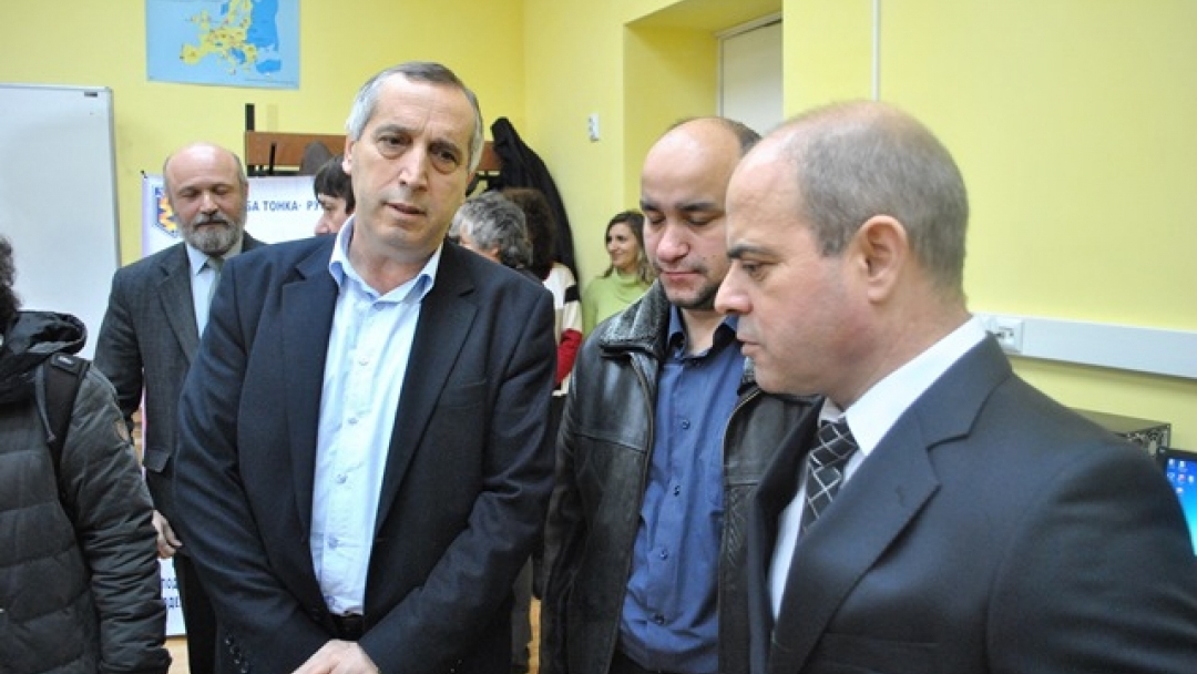 Кметът Пламен Стоилов откри първия Клуб по роботика в България