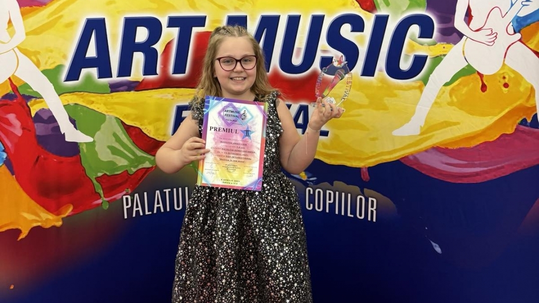 8-year-old girl from Ruse Anastasia Markova with an award from an international music competition in Bucharest
