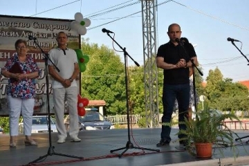 Кметът на Община Русе откри новоизградения фонтан в Сандрово