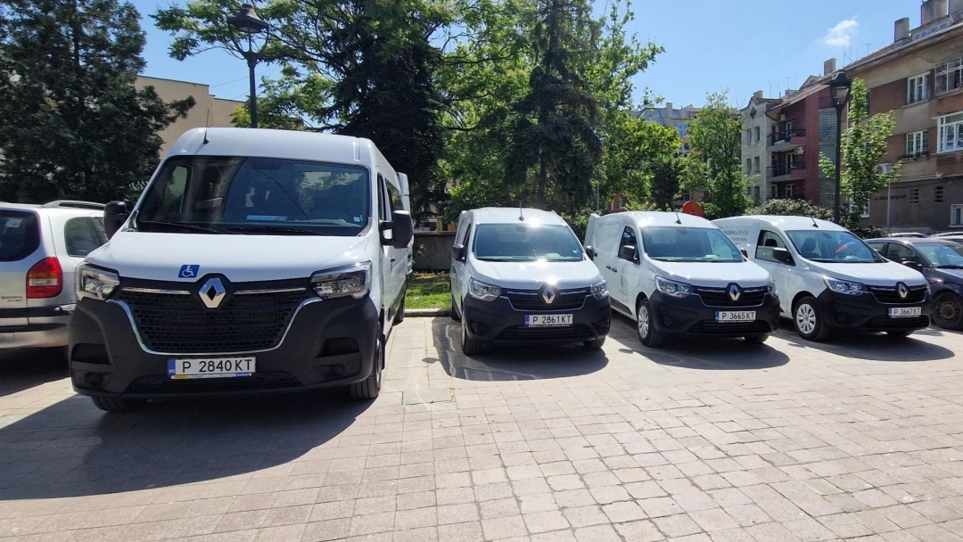 4 нови автомобила за социални услуги в Русе
