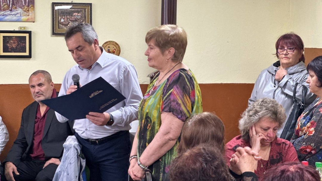 Пенчо Милков поздрави Пенсионерски клуб "Надежда" в Николово за юбилея му