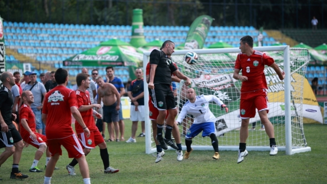 Страхил Карапчански и Даниела Шилкова наградиха победителите от „Kamenitza Фен Купа 2014“
